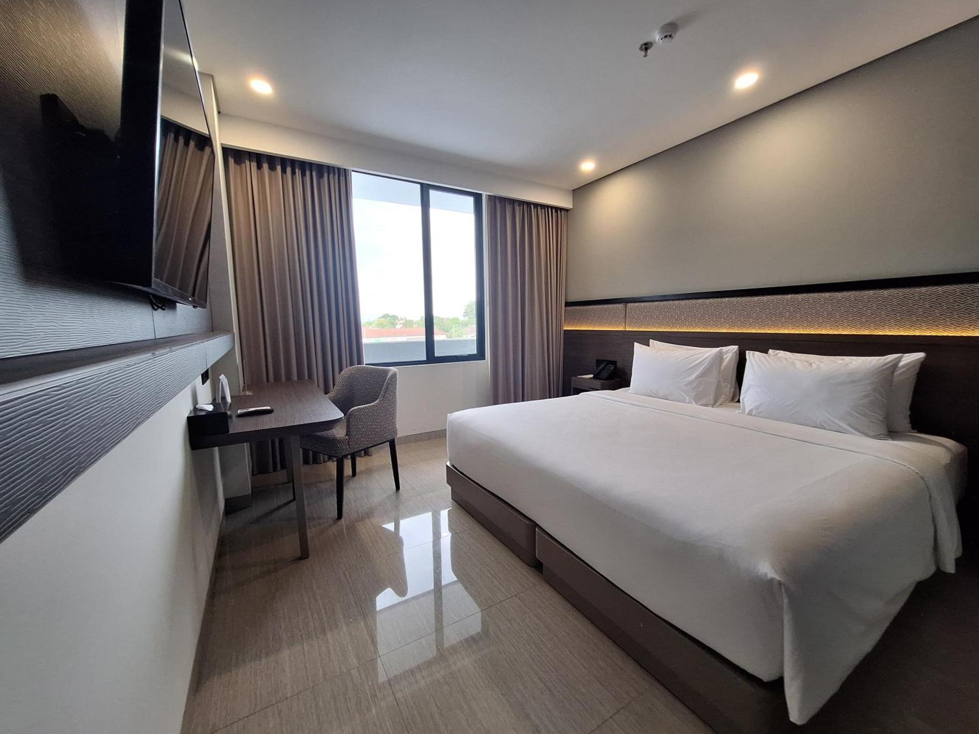 Hotel Santika Blitar Eksteriør bilde