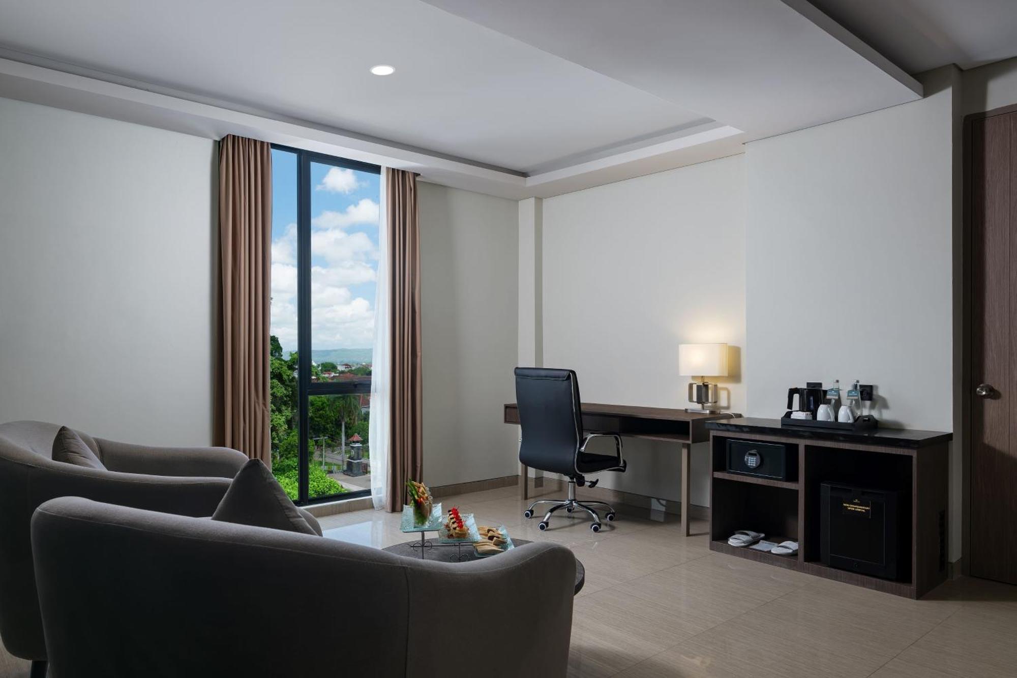 Hotel Santika Blitar Eksteriør bilde