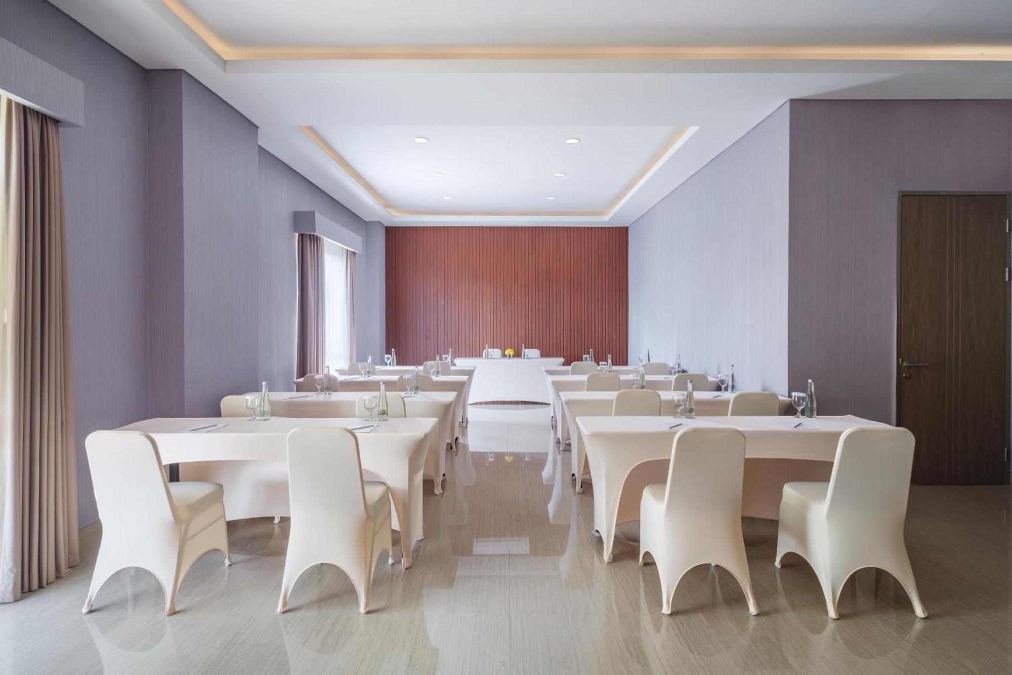 Hotel Santika Blitar Eksteriør bilde