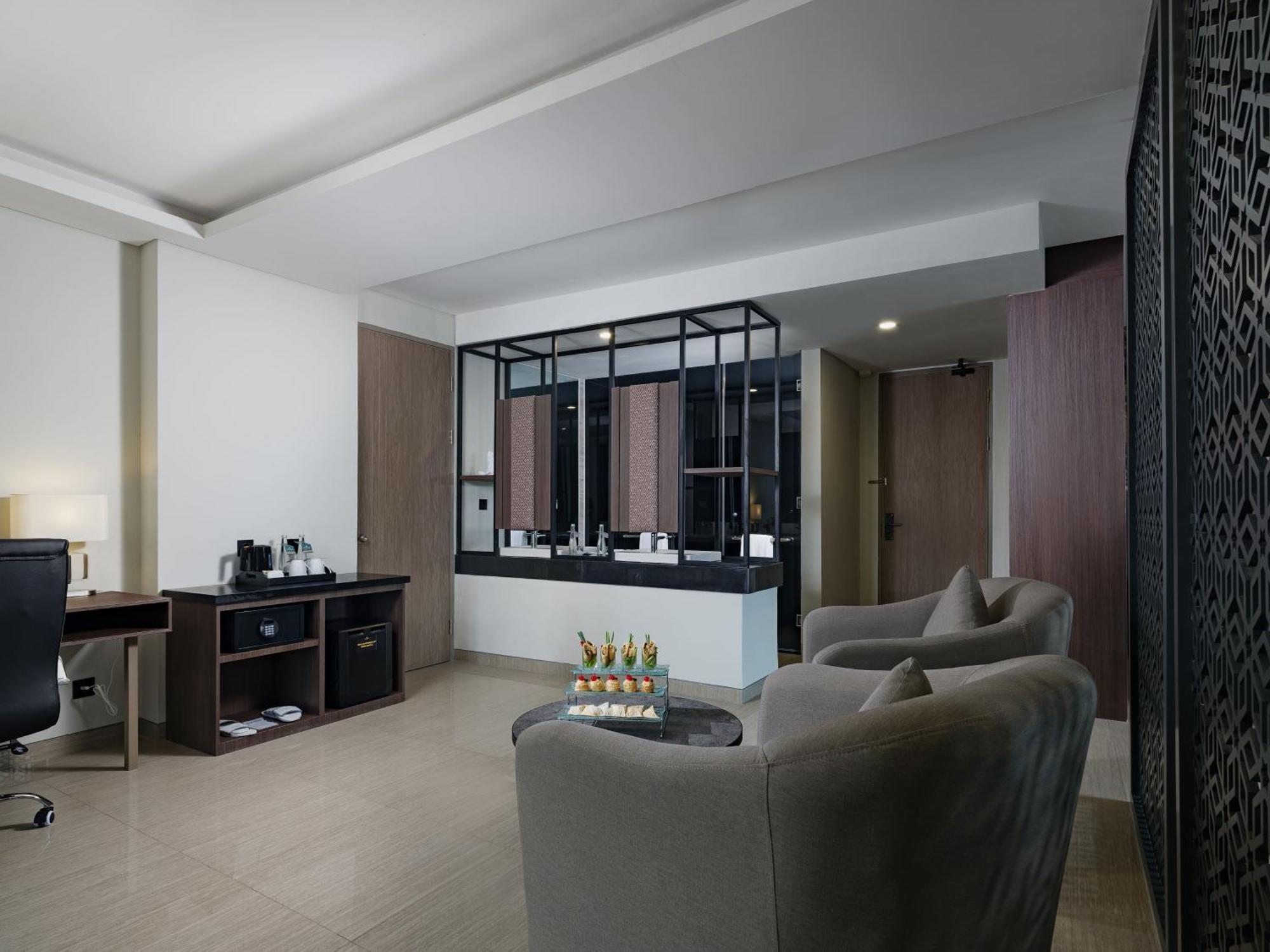 Hotel Santika Blitar Eksteriør bilde