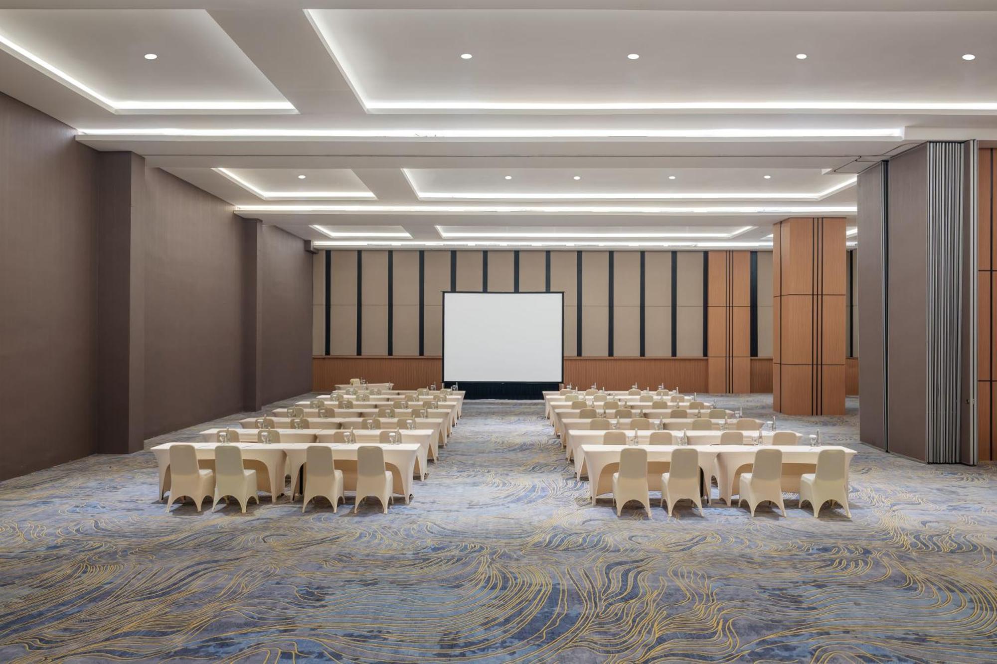 Hotel Santika Blitar Eksteriør bilde