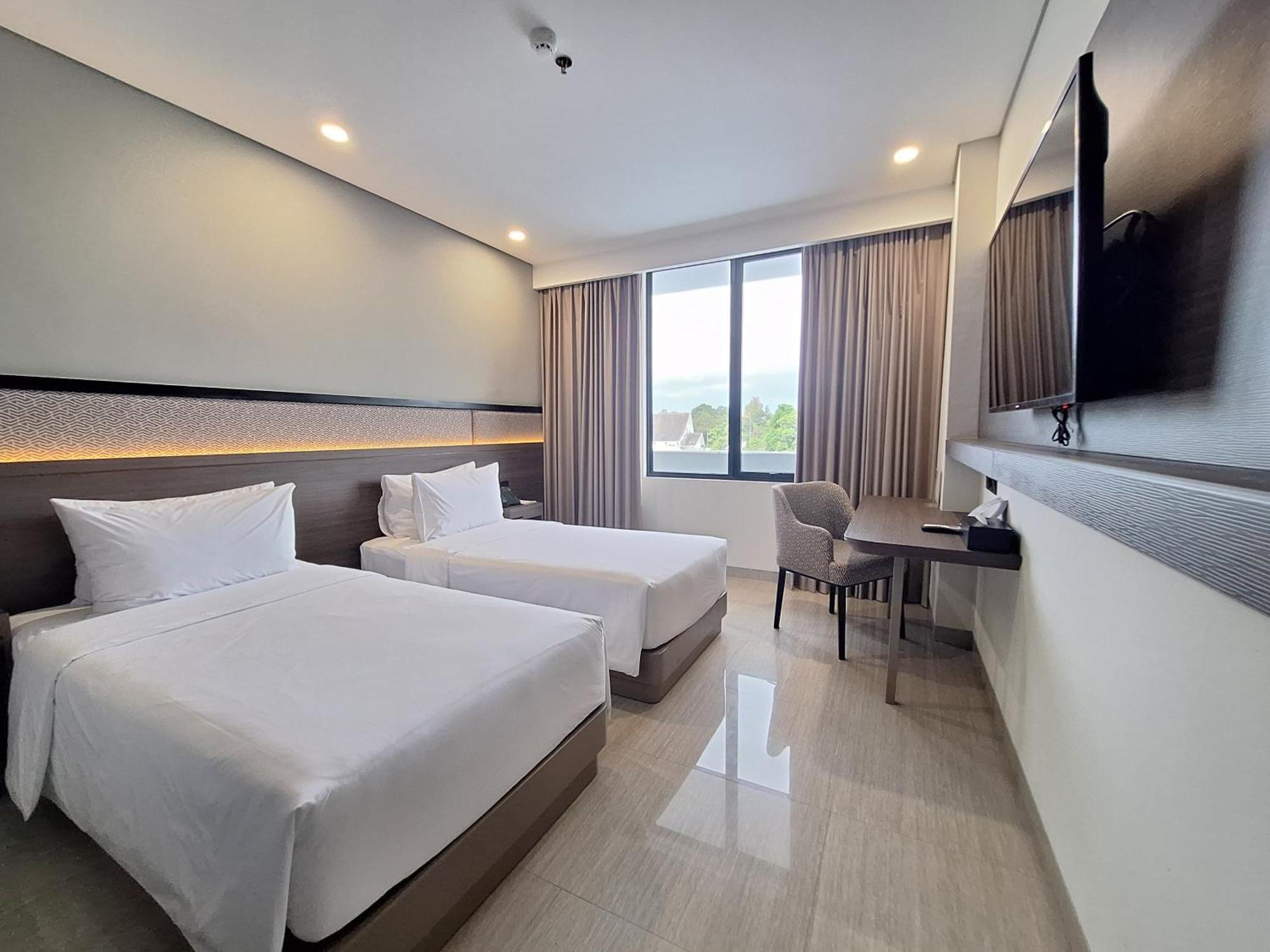 Hotel Santika Blitar Eksteriør bilde