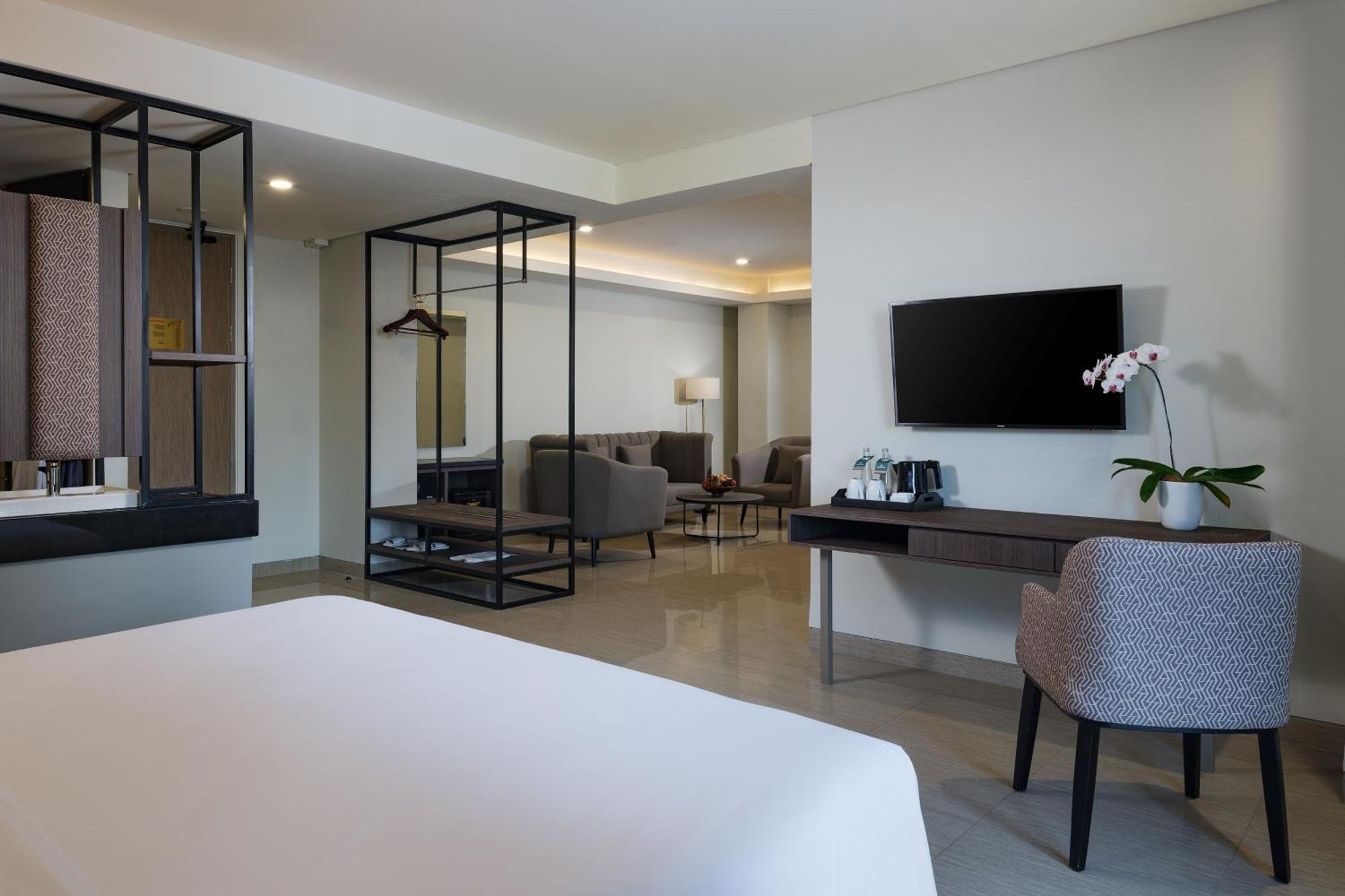 Hotel Santika Blitar Eksteriør bilde