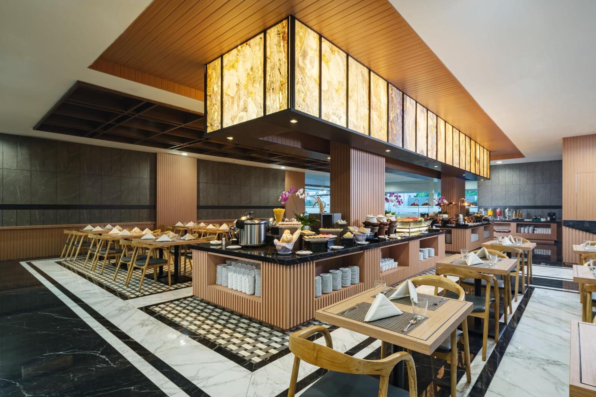 Hotel Santika Blitar Eksteriør bilde
