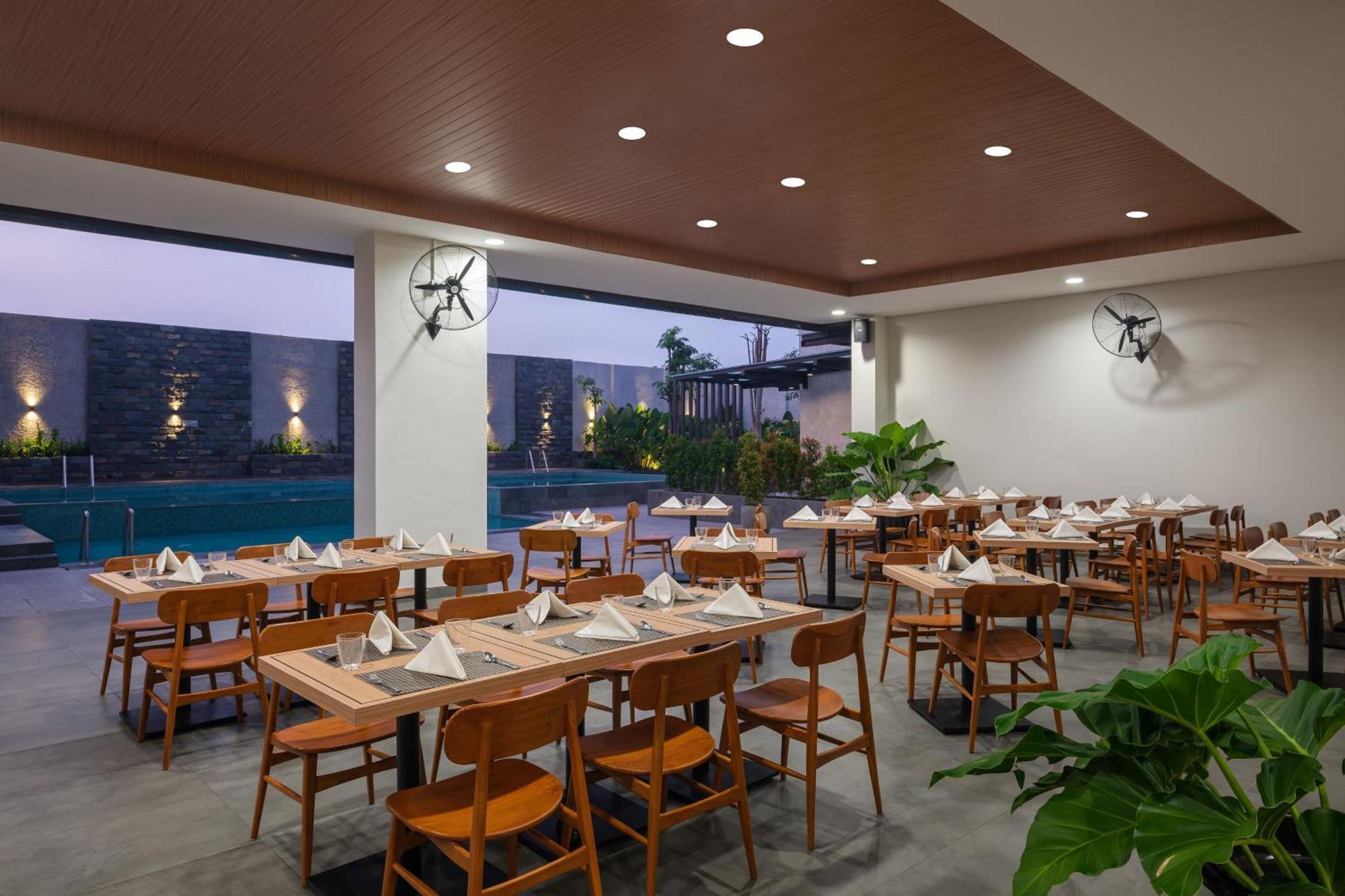 Hotel Santika Blitar Eksteriør bilde