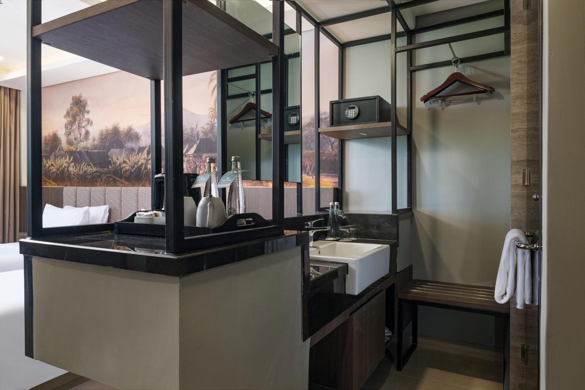 Hotel Santika Blitar Eksteriør bilde