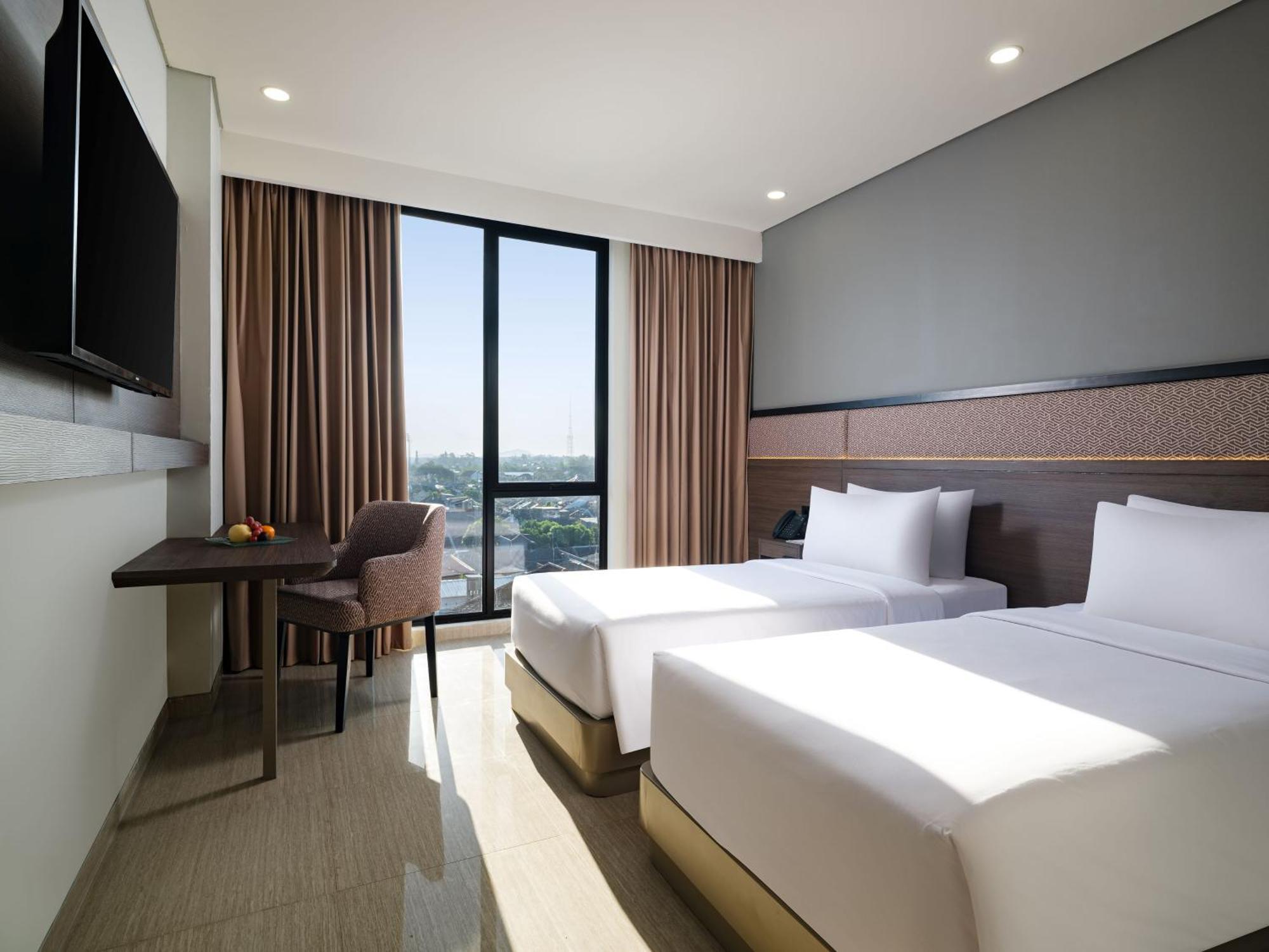 Hotel Santika Blitar Eksteriør bilde